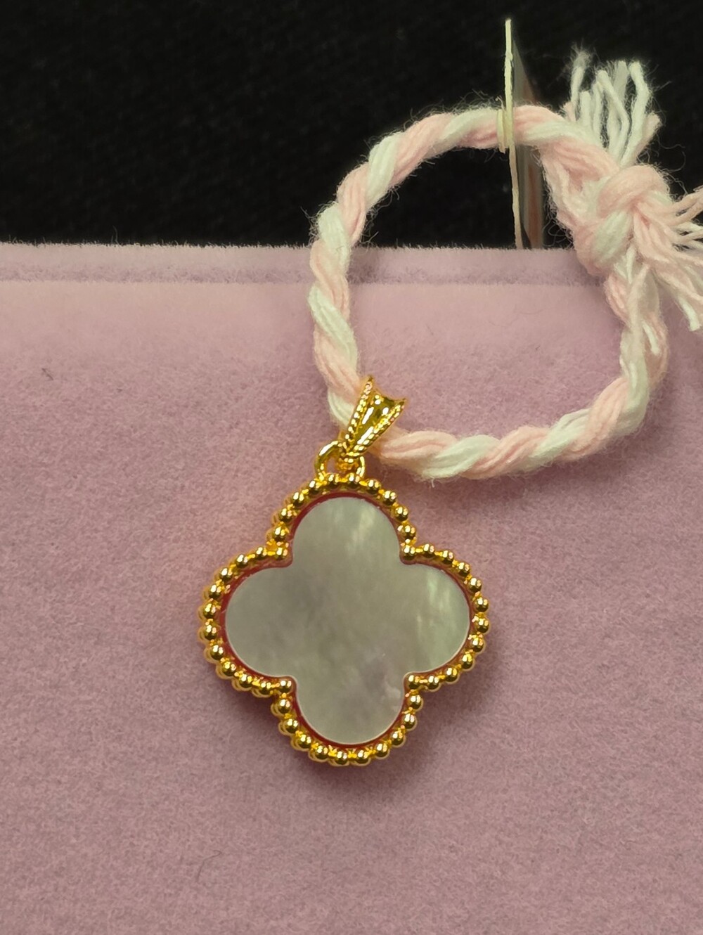๐โจ๏ธ18K Gold Soft Pink White Pearl Clover Pendantโจ๏ธ๐
